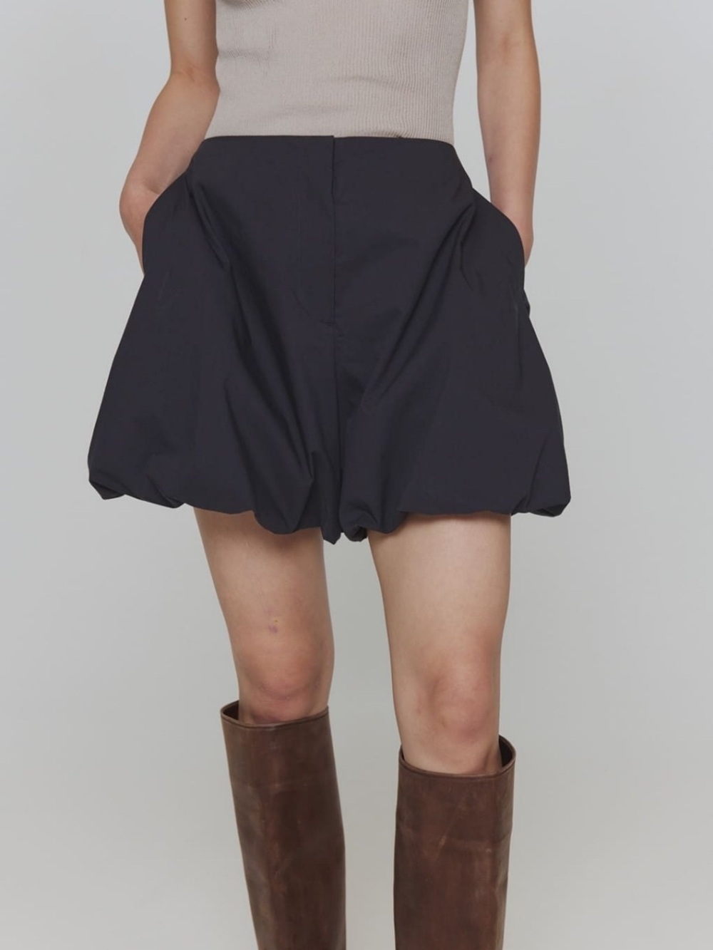 Amomento Volume Bubble Shorts - dark grey charcoal